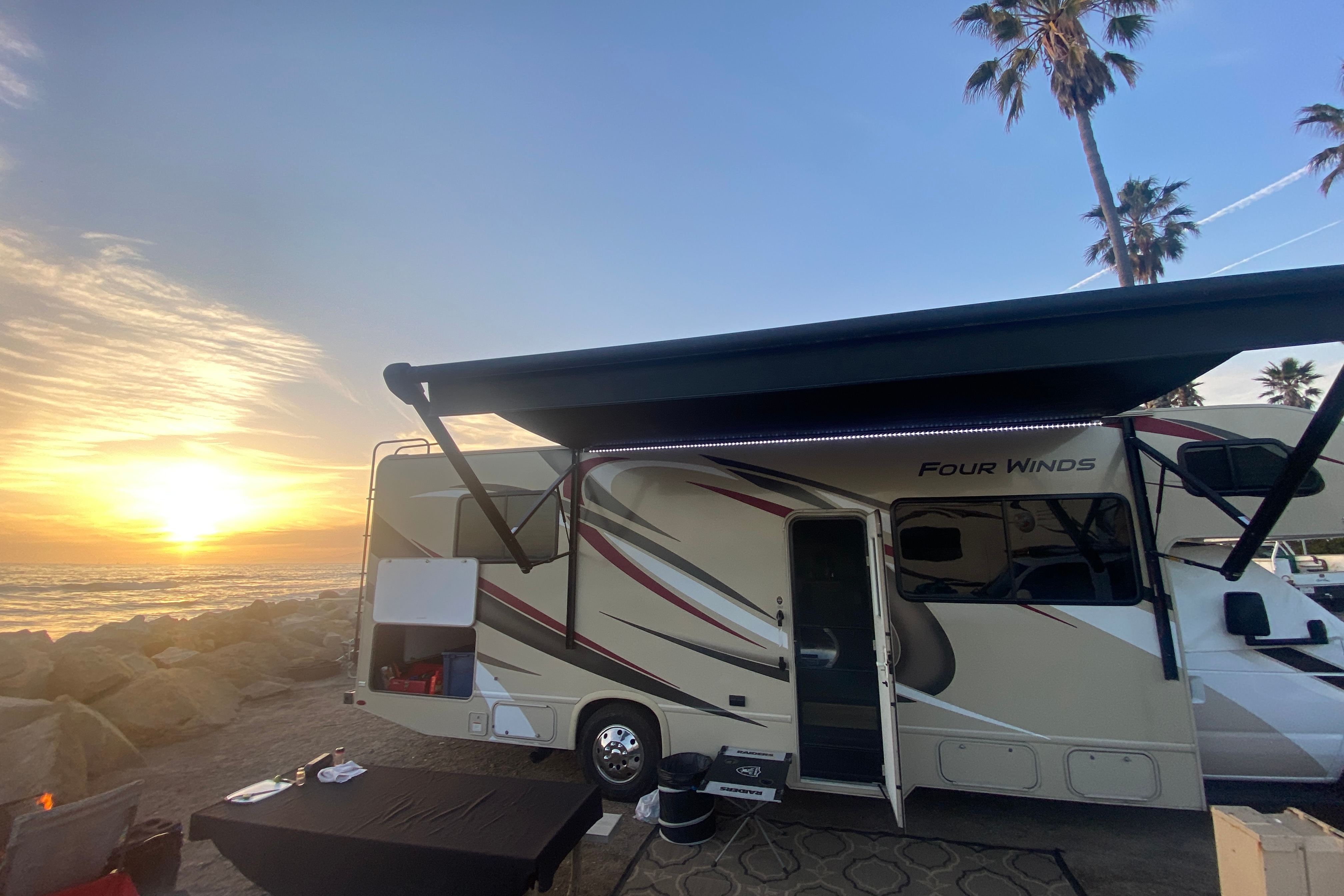 BEATRIX KIDDO - DOG FRIENDLY, 100 MILES A DAY W/UNLIMITED GENERATOR USE!