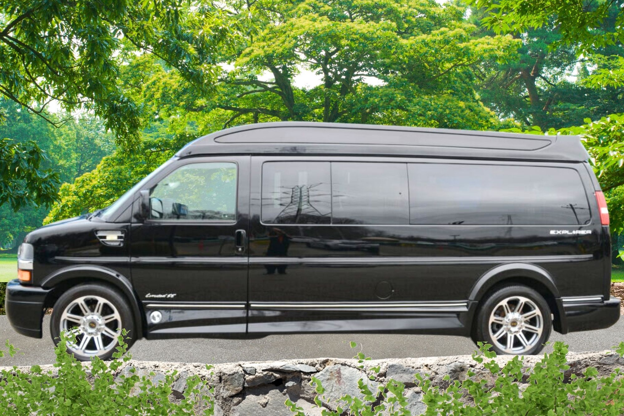 9 Passenger Luxury Sleeps 2