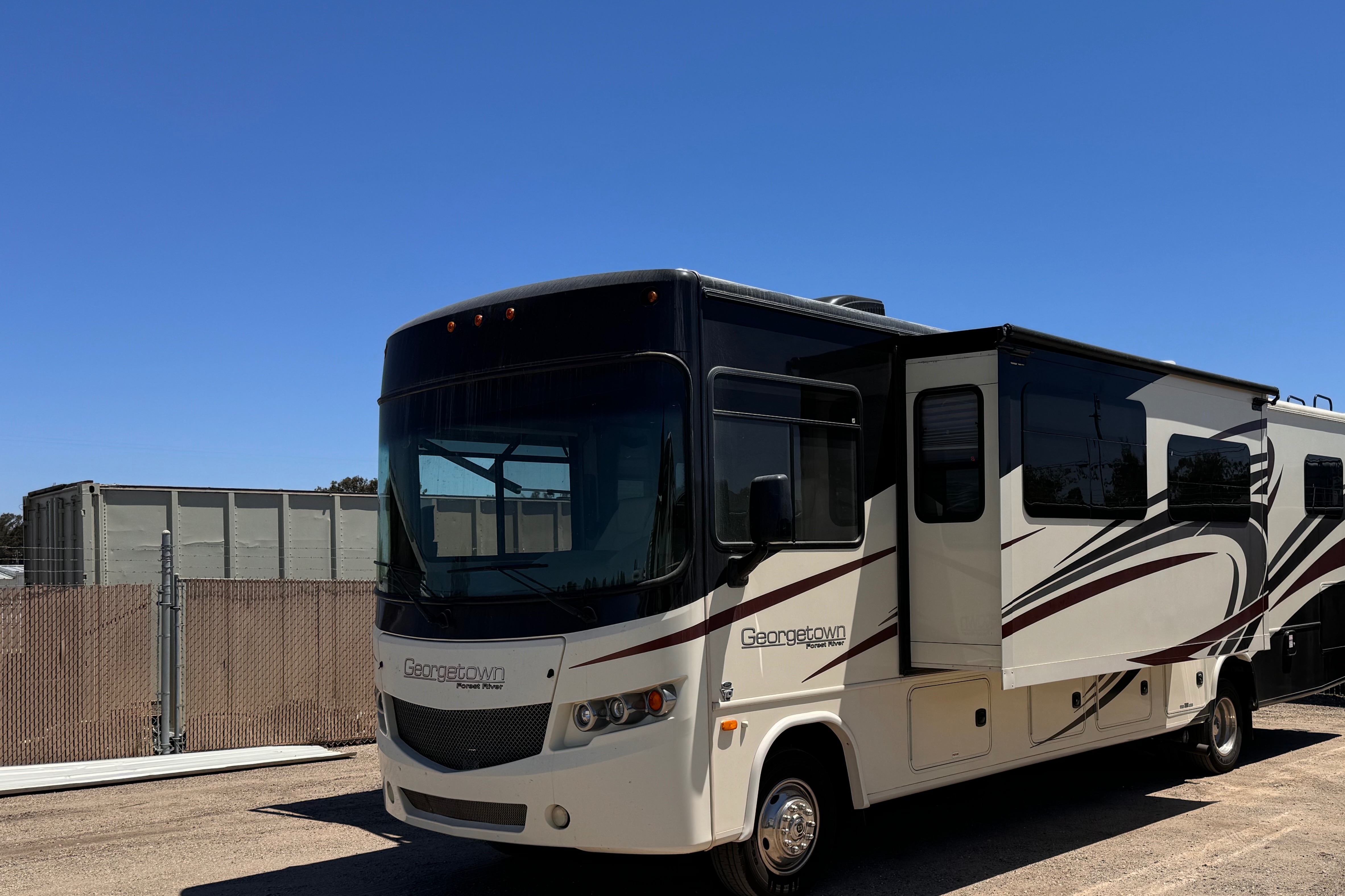 Adventure Awaits - Ideal RV for Families & Groups!