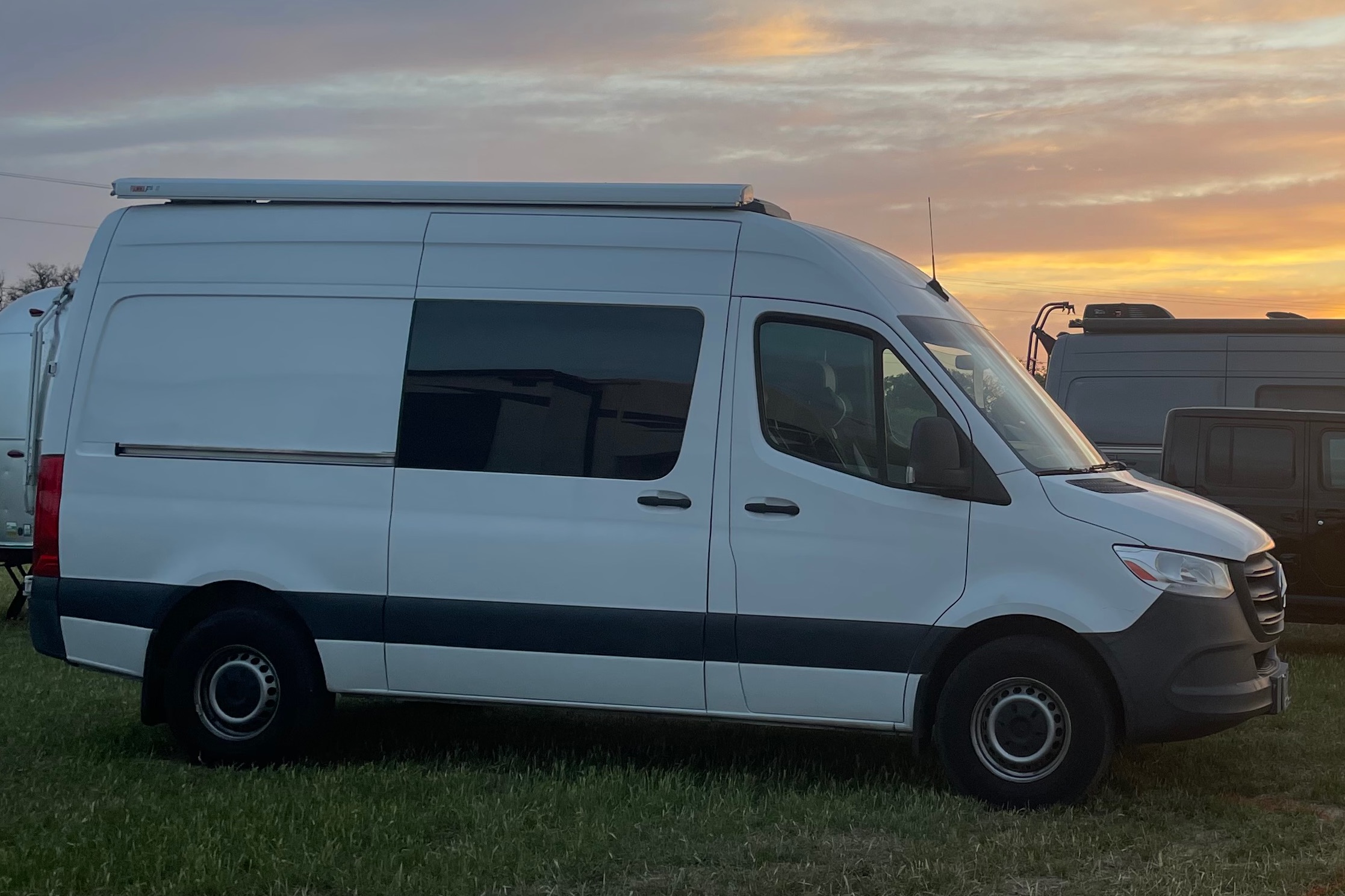 Mindy's Mercedes-Benz Sprinter-ROSE