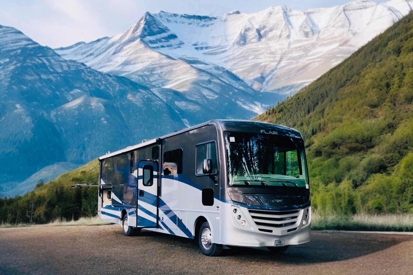 Your Next Adventure Awaits: Luxurious 2022 Fleetwood Flair 34J Fully Stocked for the Journey