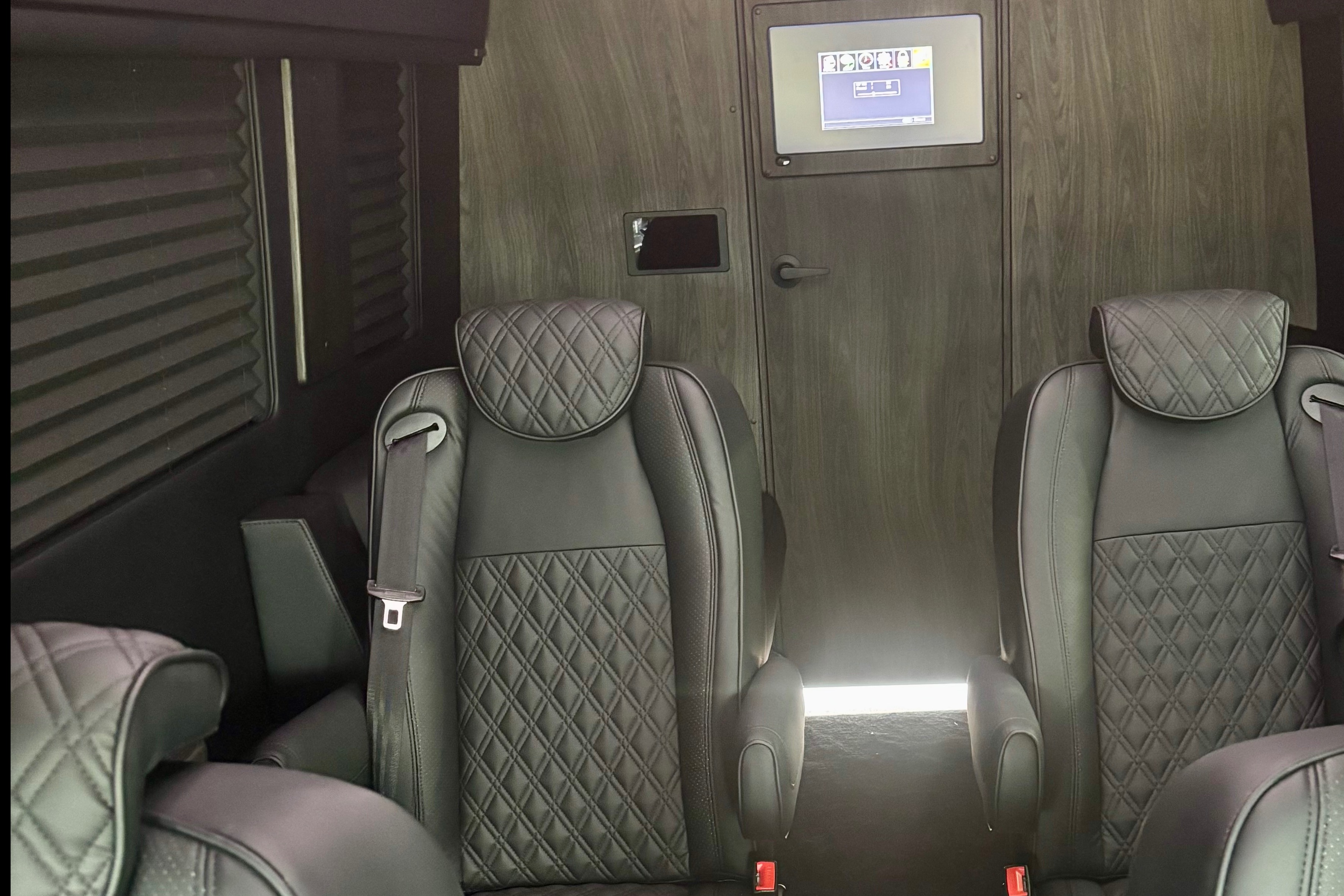 Mercedes-Benz V Cruise OG Luxury Coach