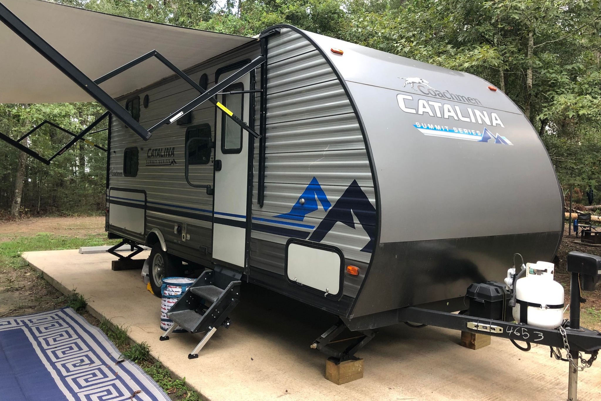 Reds Coachmen Catalina Summit Series 7 184BHS Travel Trailer