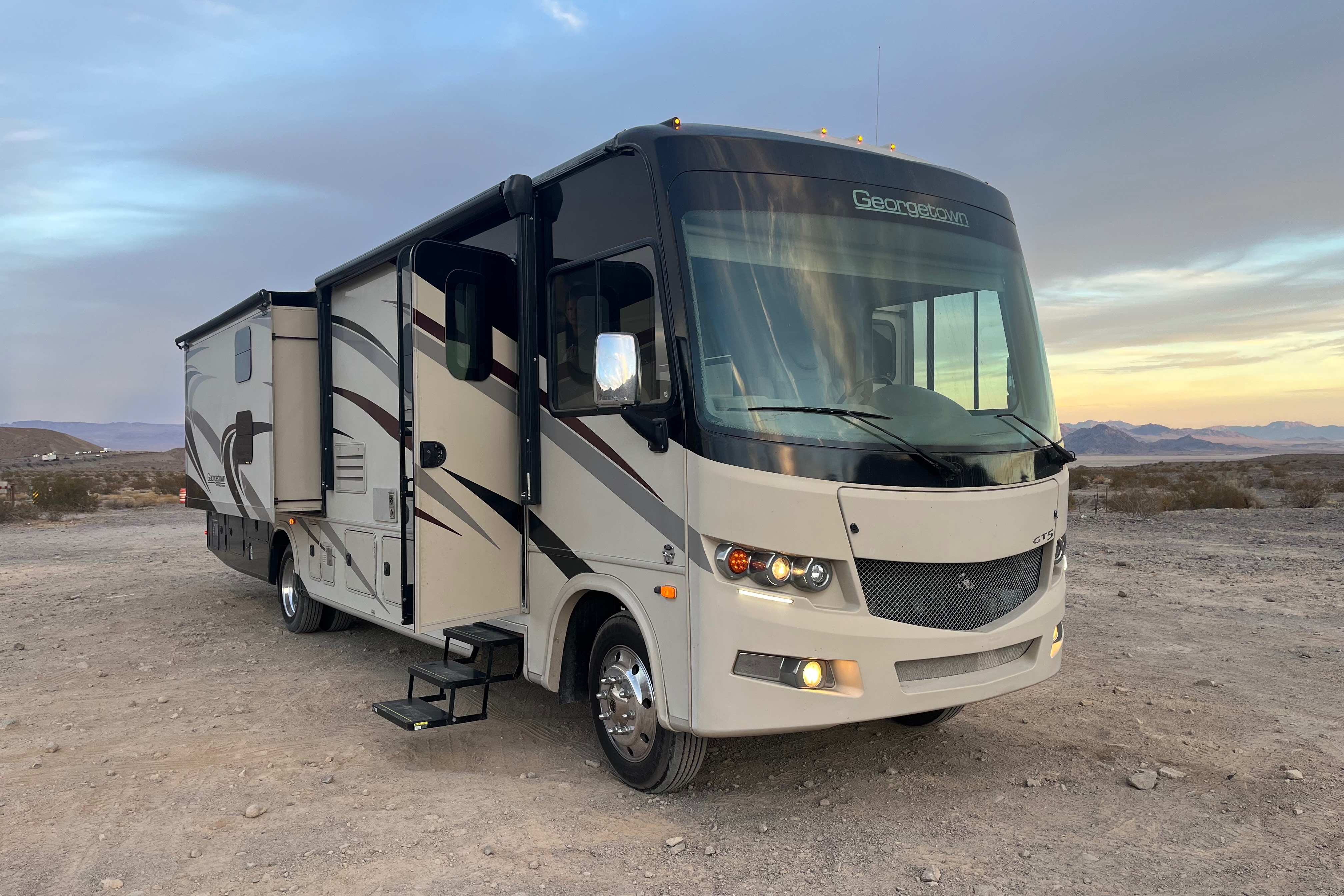 *Glacier Georgetown | Kid & Pet Friendly | EDC & Burning Man Ready | Vegas*