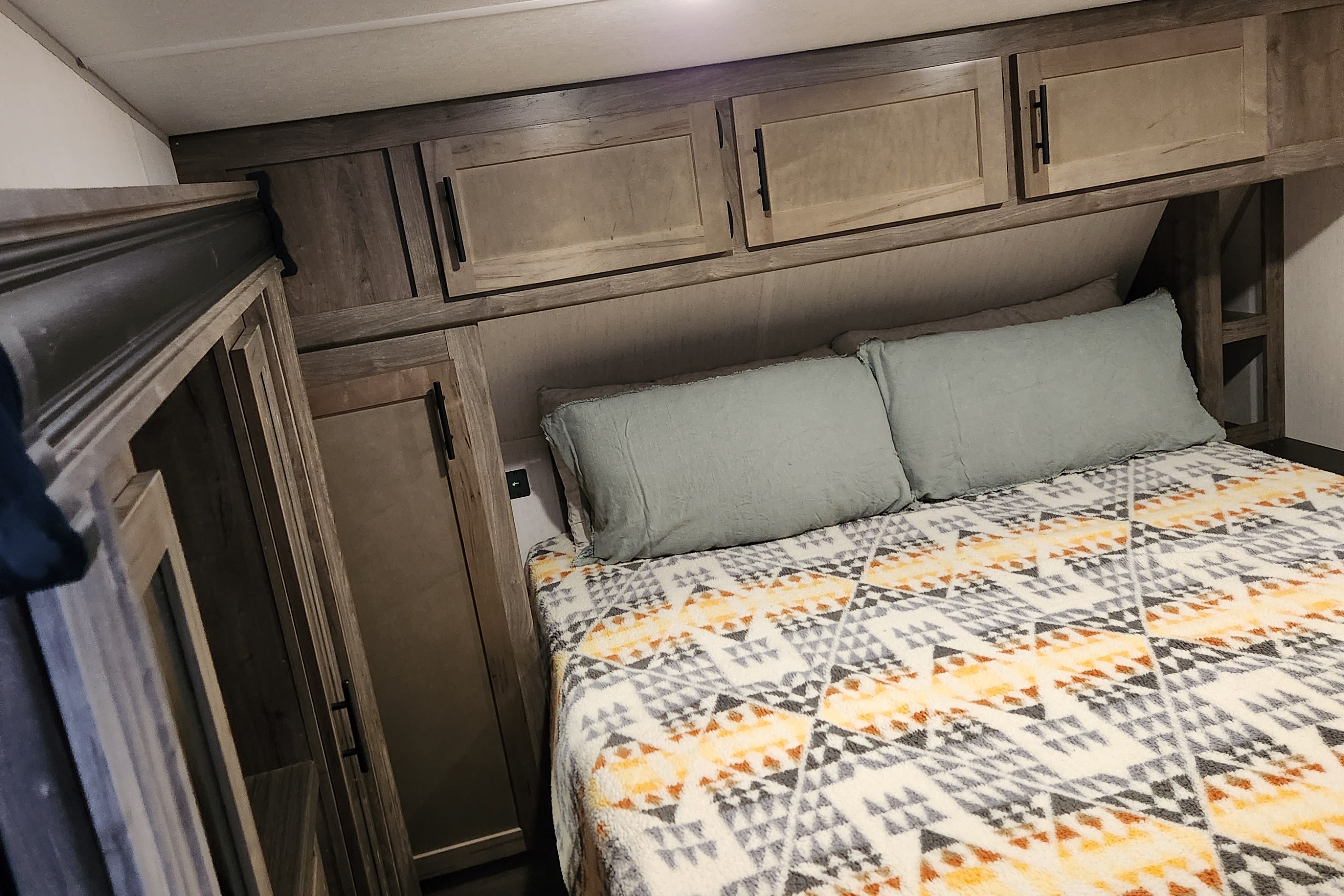 Morgan's Forest River Cherokee Wolf Pack 365 Pack16 Fifth Wheel