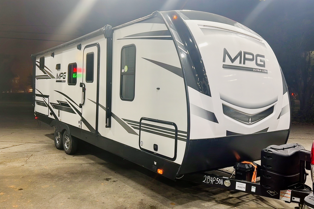 Luxury Life MPG Ultra-Lite 2500BH Travel Trailer