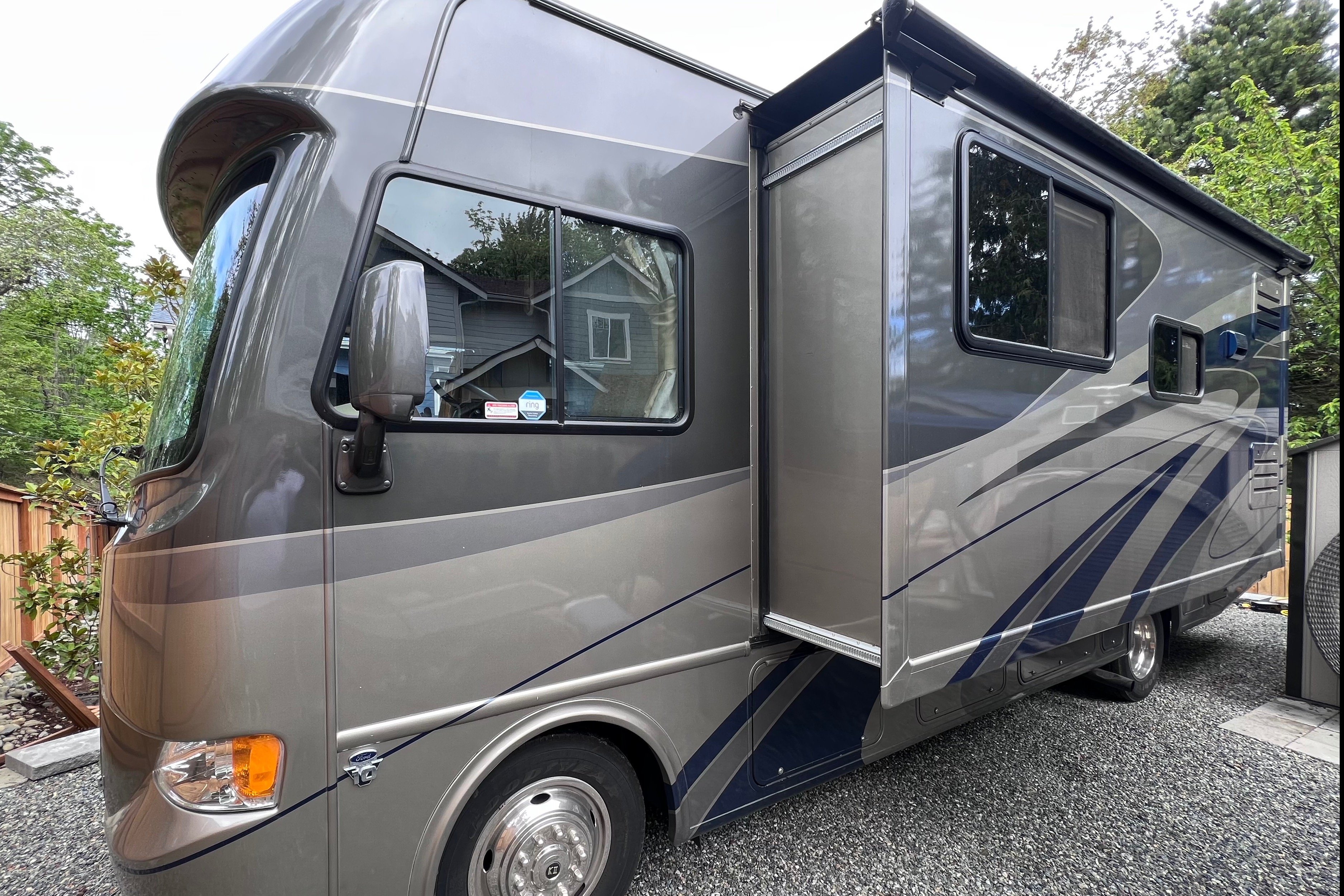 Super Sweet ACE Class A 29’ ft Easy to Drive! Clean! Explore the NW!