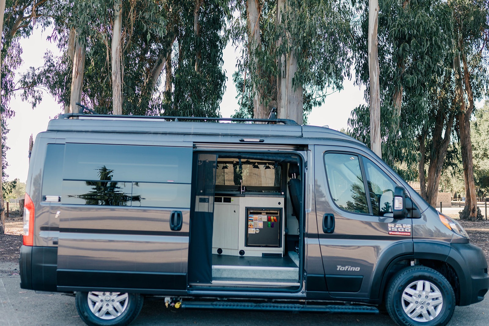 EASY TO USE Pleasure-Way Tofino Campervan