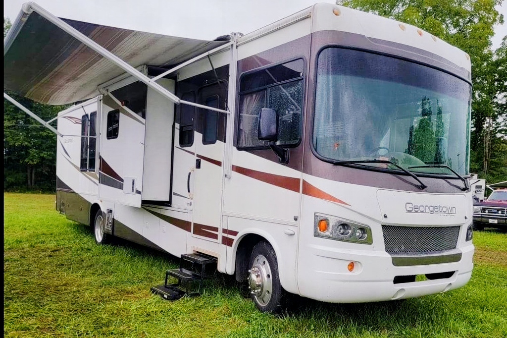 Rare 2 bedroom Motorhome - Bunkhouse - Forest River Georgetown - Class A