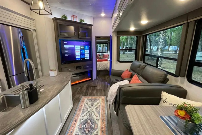 AMAZING RV - Must See 2BR! (Delivery Available)