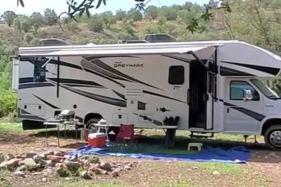 Leticia 's Jayco Greyhawk 30Z Class C