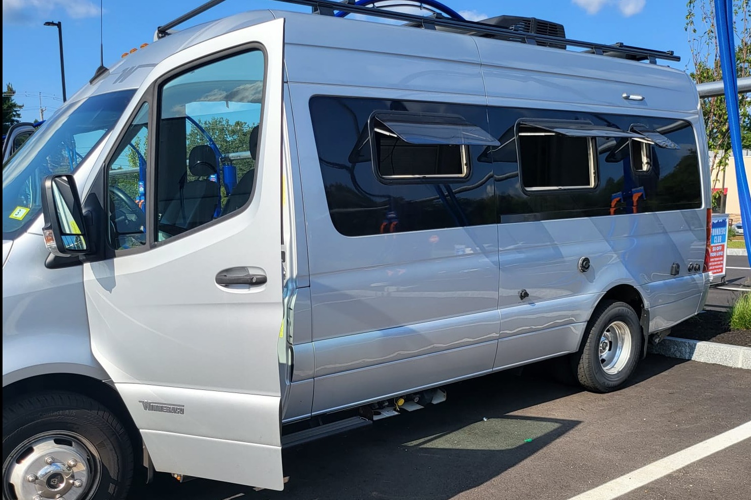 Don's Winnebago boldt 70KL Class B