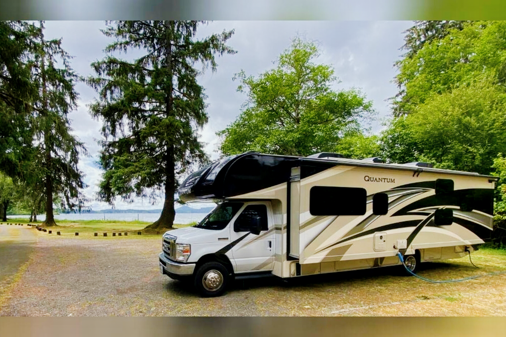 Rock’s Thor Motor Coach Quantum Class C