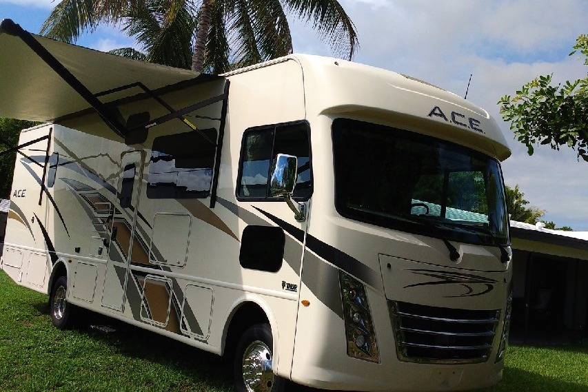 CJ's Thor Modern RV - Sleeps 9