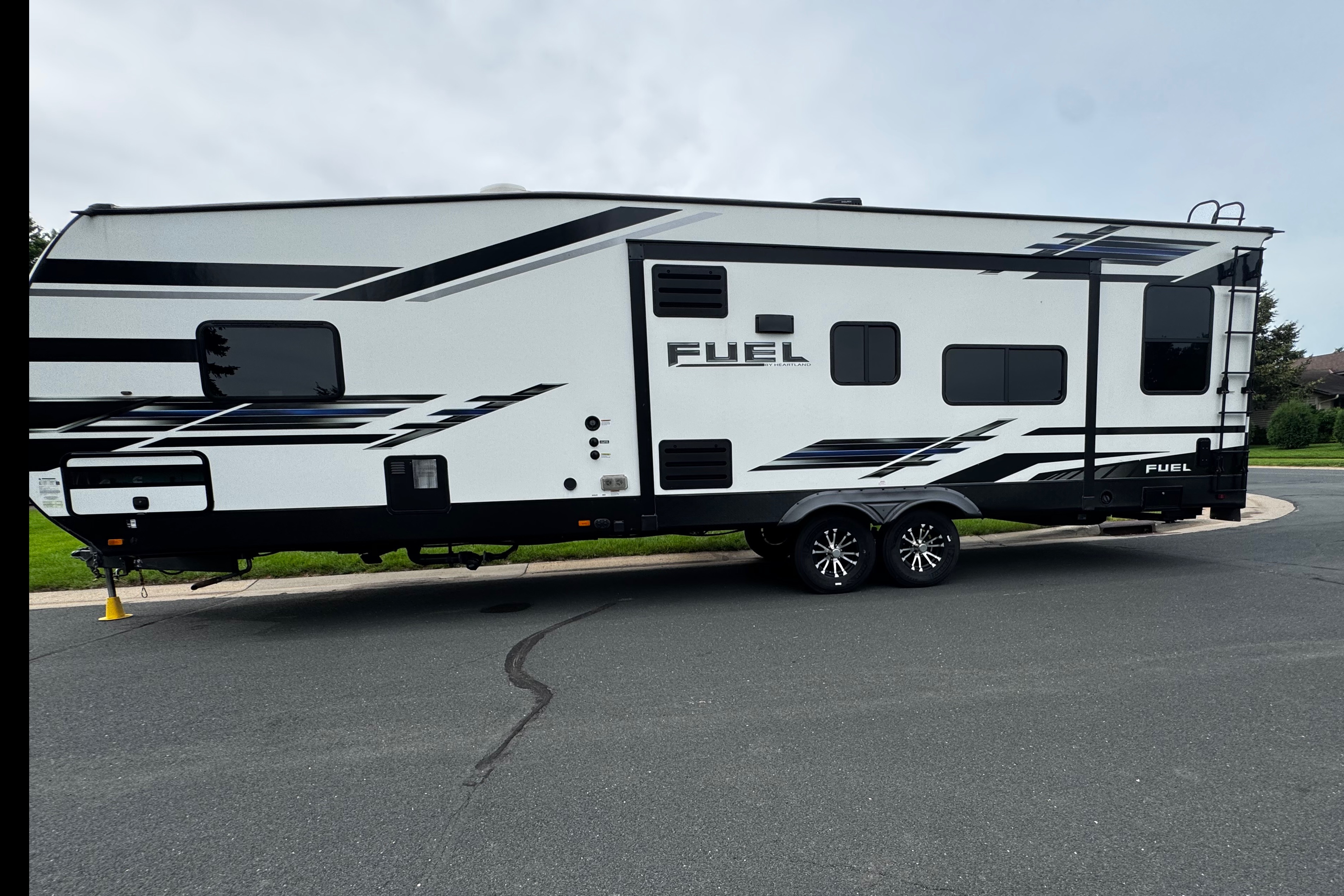 Monique's Heartland Fuel 287 Toy Hauler