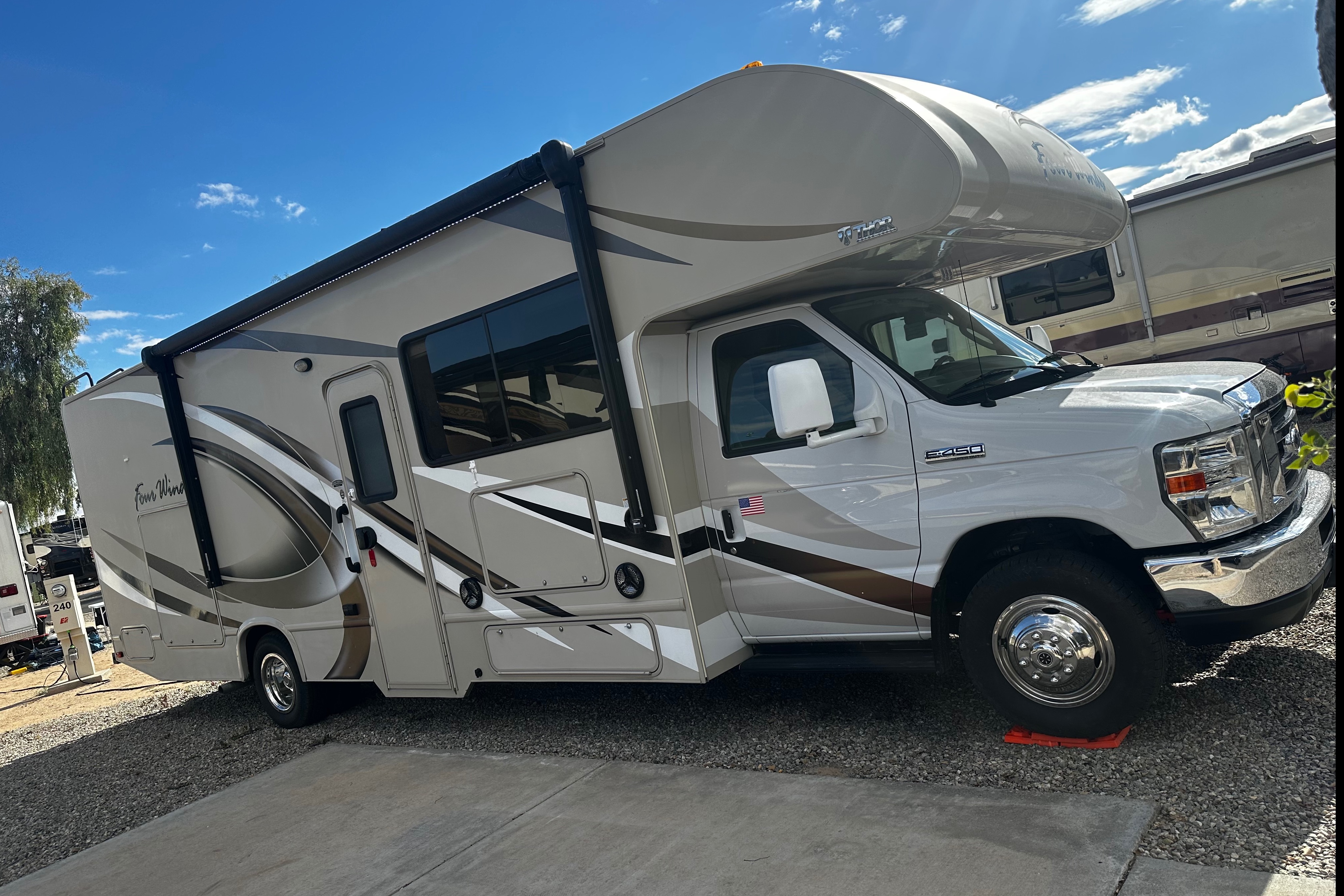 2016 Four Winds • Your Home Away From Home!