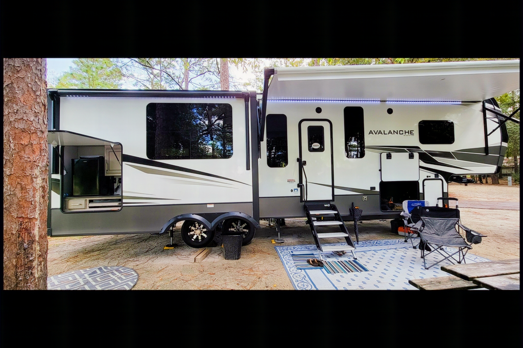Keystone Avalanche - Fully Equipped Luxury 5th Wheel