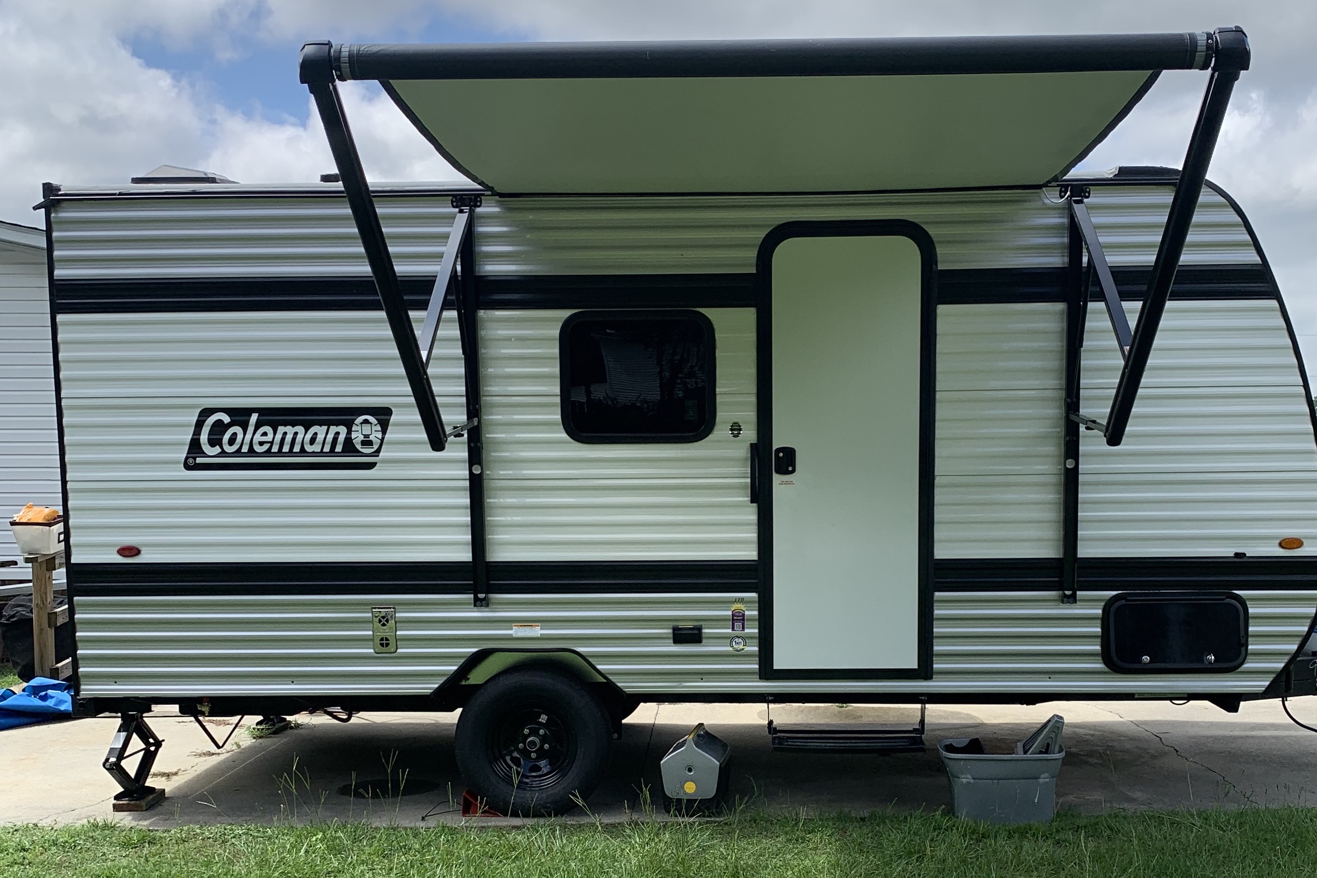 The Scoot Around Colman 17 B Travel Trailer