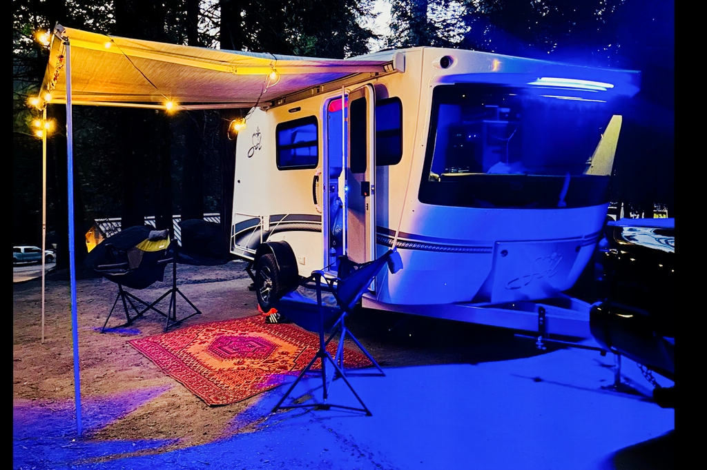 Juliett's inTech Sol Horizon Travel Trailer