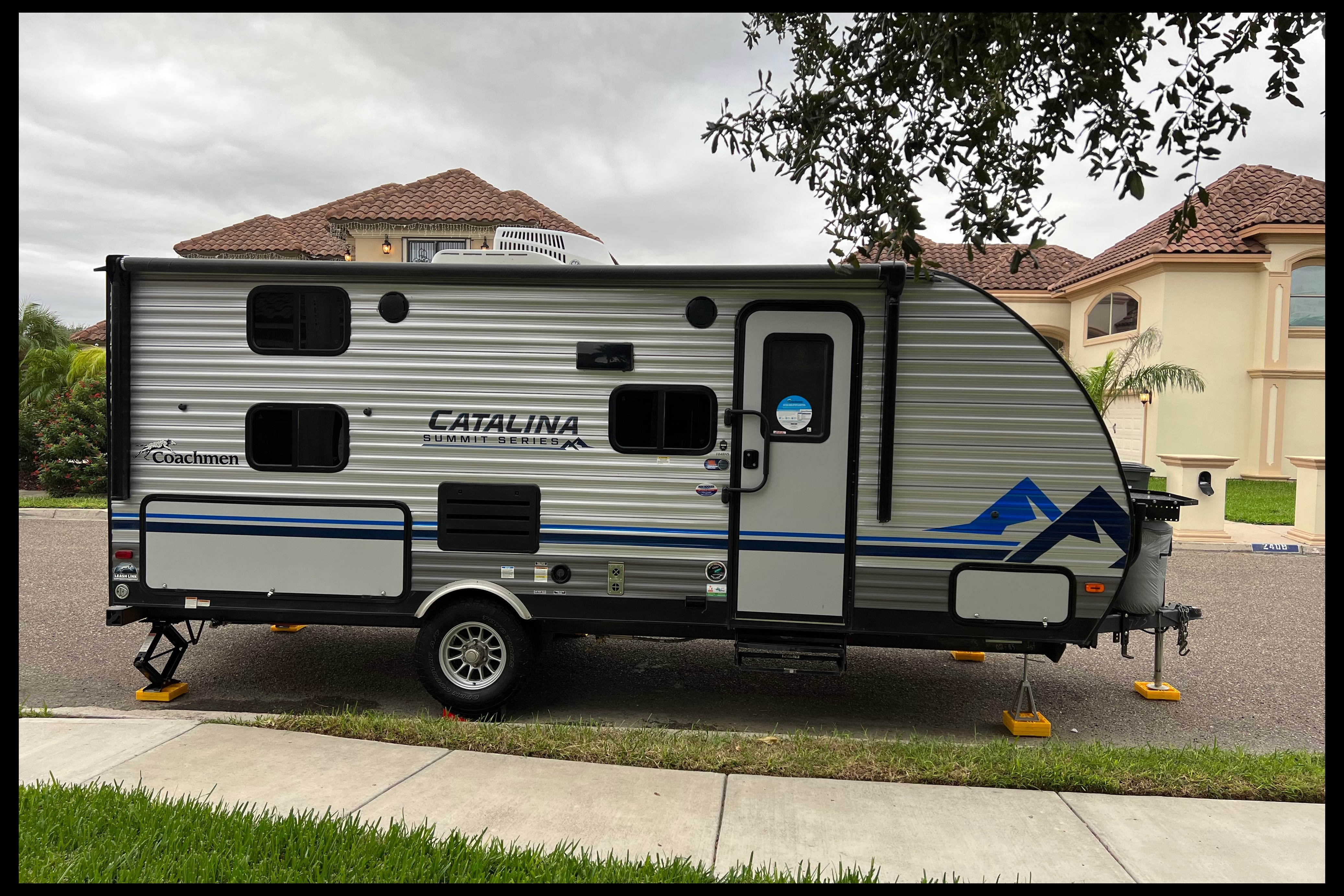 Coachman Catalina Summit series 7 Travel Trailer