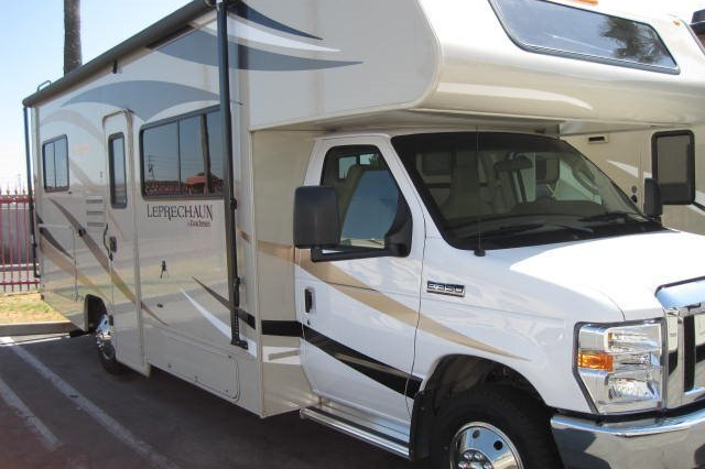 Coachmen Leprechaun 25ft