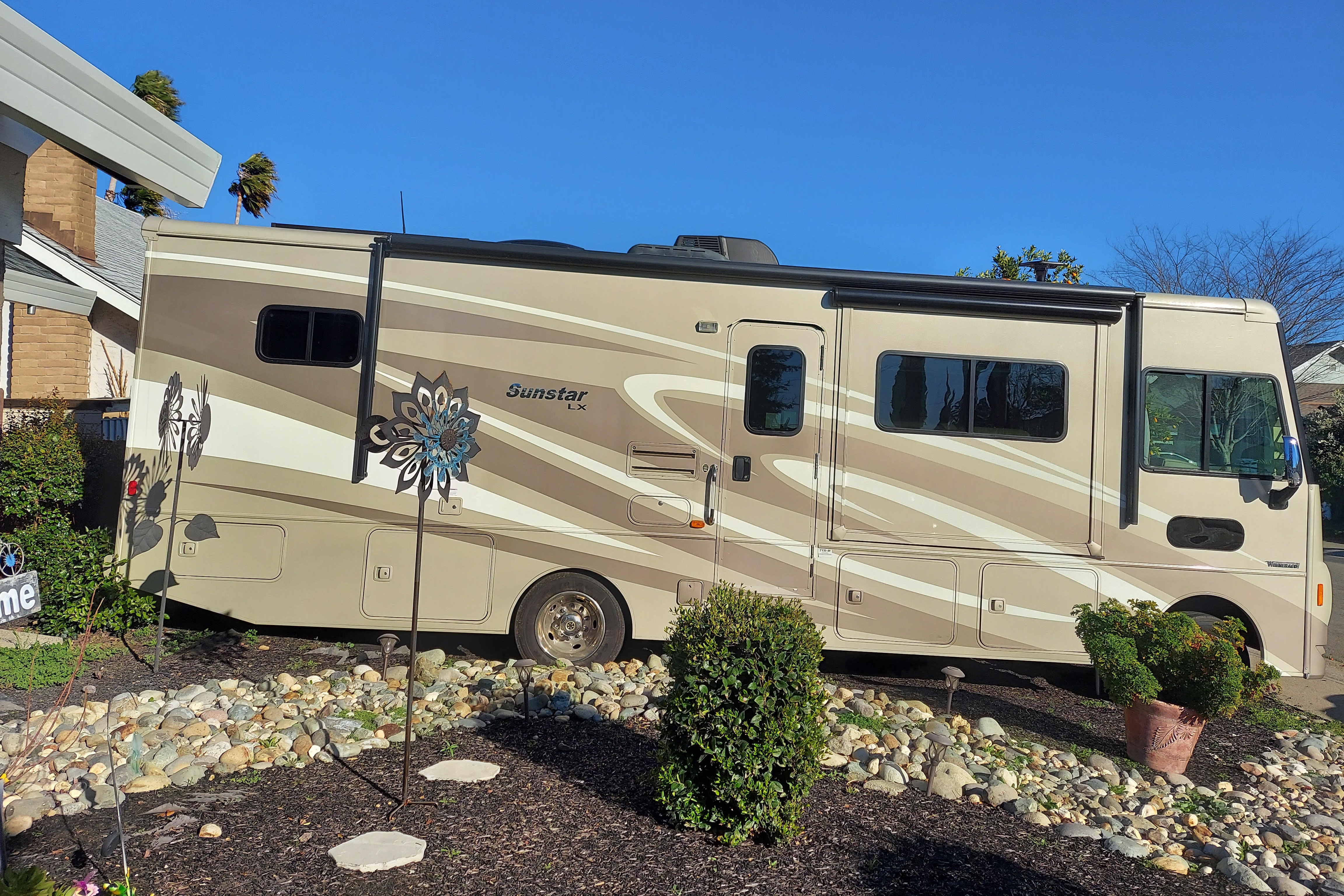 Alan's Sun star Winnebago Class A
