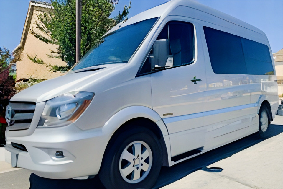 2019 Mercedes 19' Sprinter for Two - Super Clean