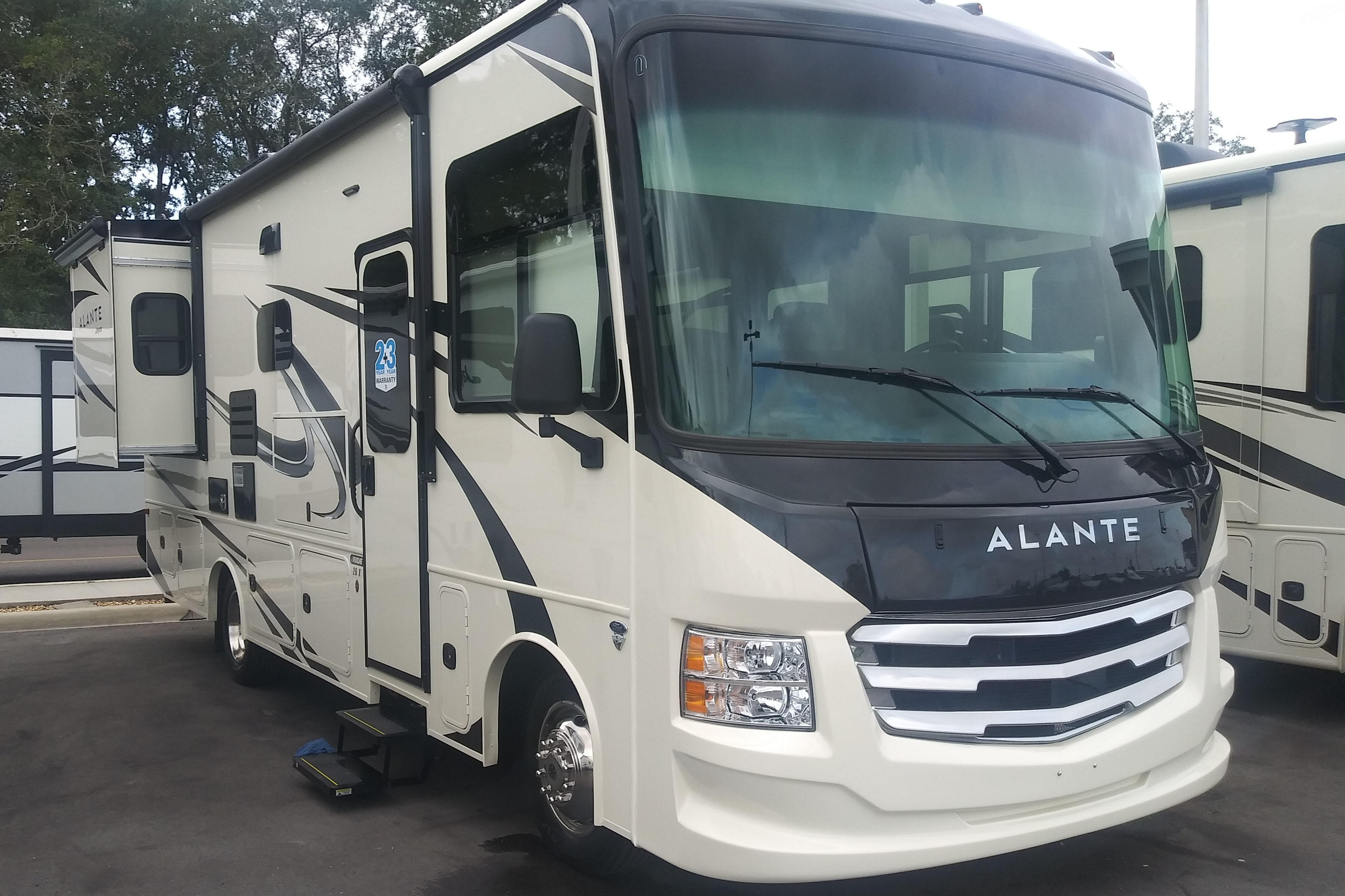 2021 CONVENIENT & EASY TO DRIVE RV!!!!!!!!!!!