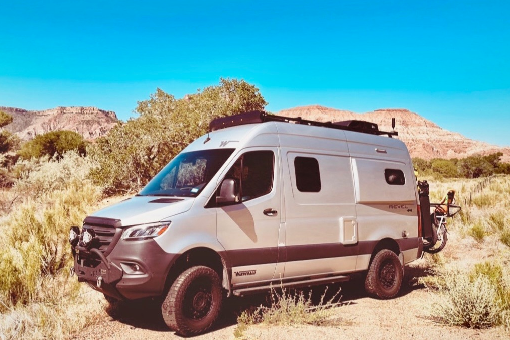 2021 Mercedes Sprinter van 4x4 Winnebago Revel 
